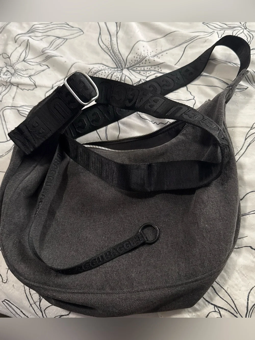 BAGGU medium crescent denim